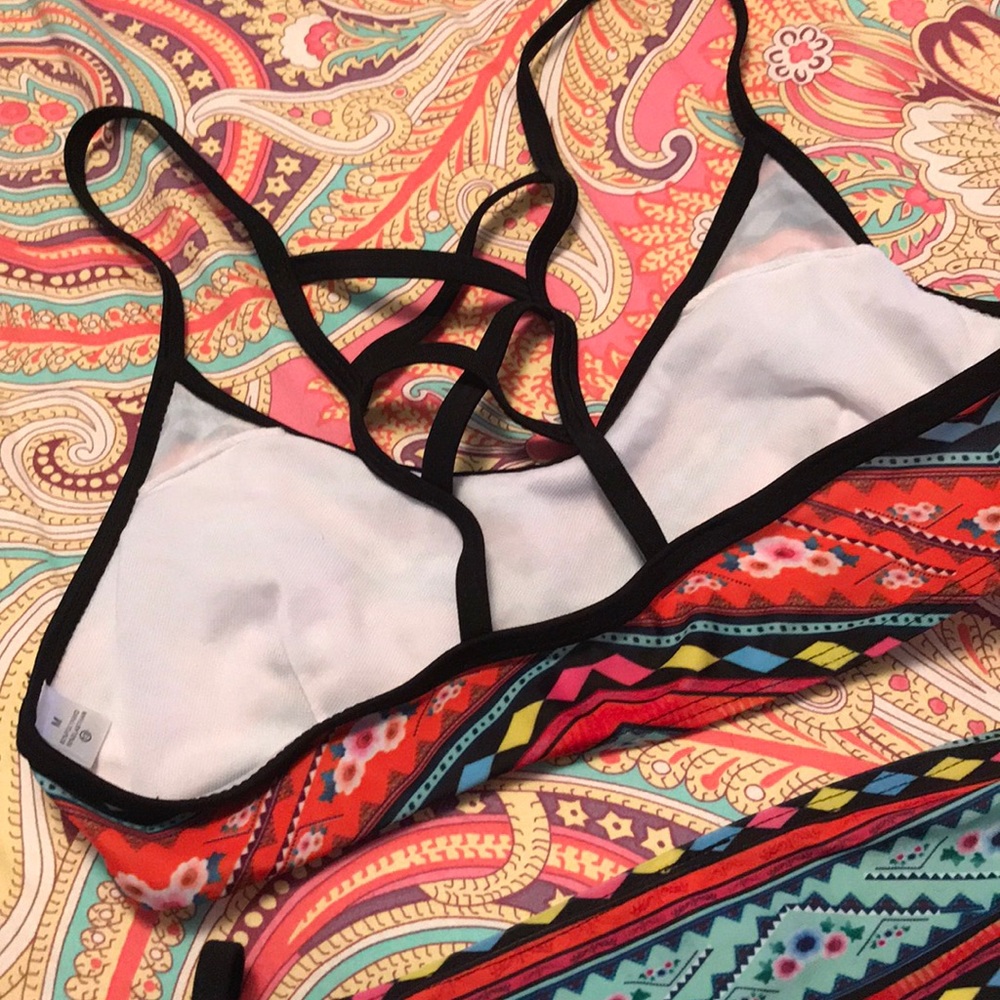 Bikini - Picture 3 of 3
